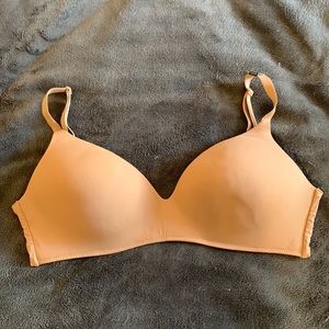 32DD Victoria’s Secret T-shirt Lightly Lined Wireless Bra